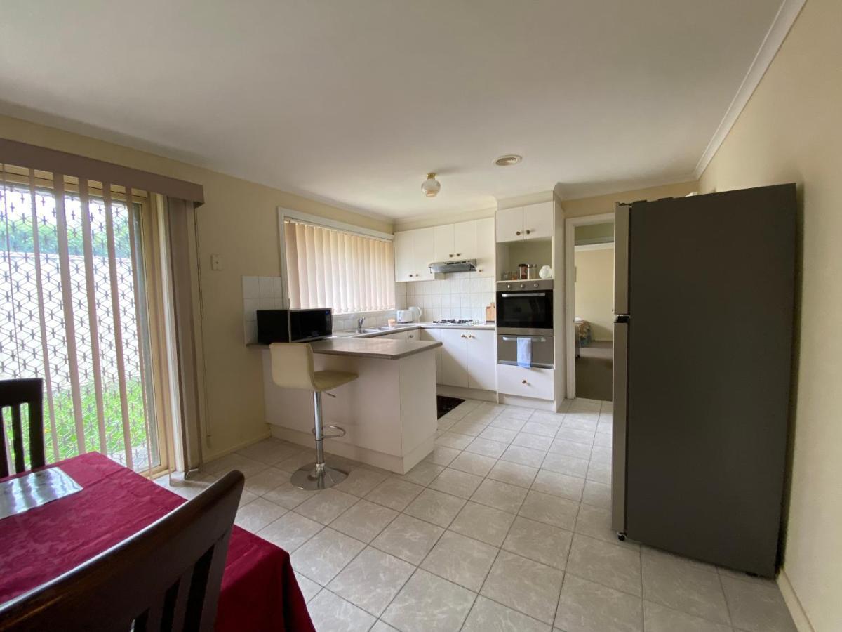 Holiday home 4 Beds-whole House-u2-9 Dennis Street-reservoir *