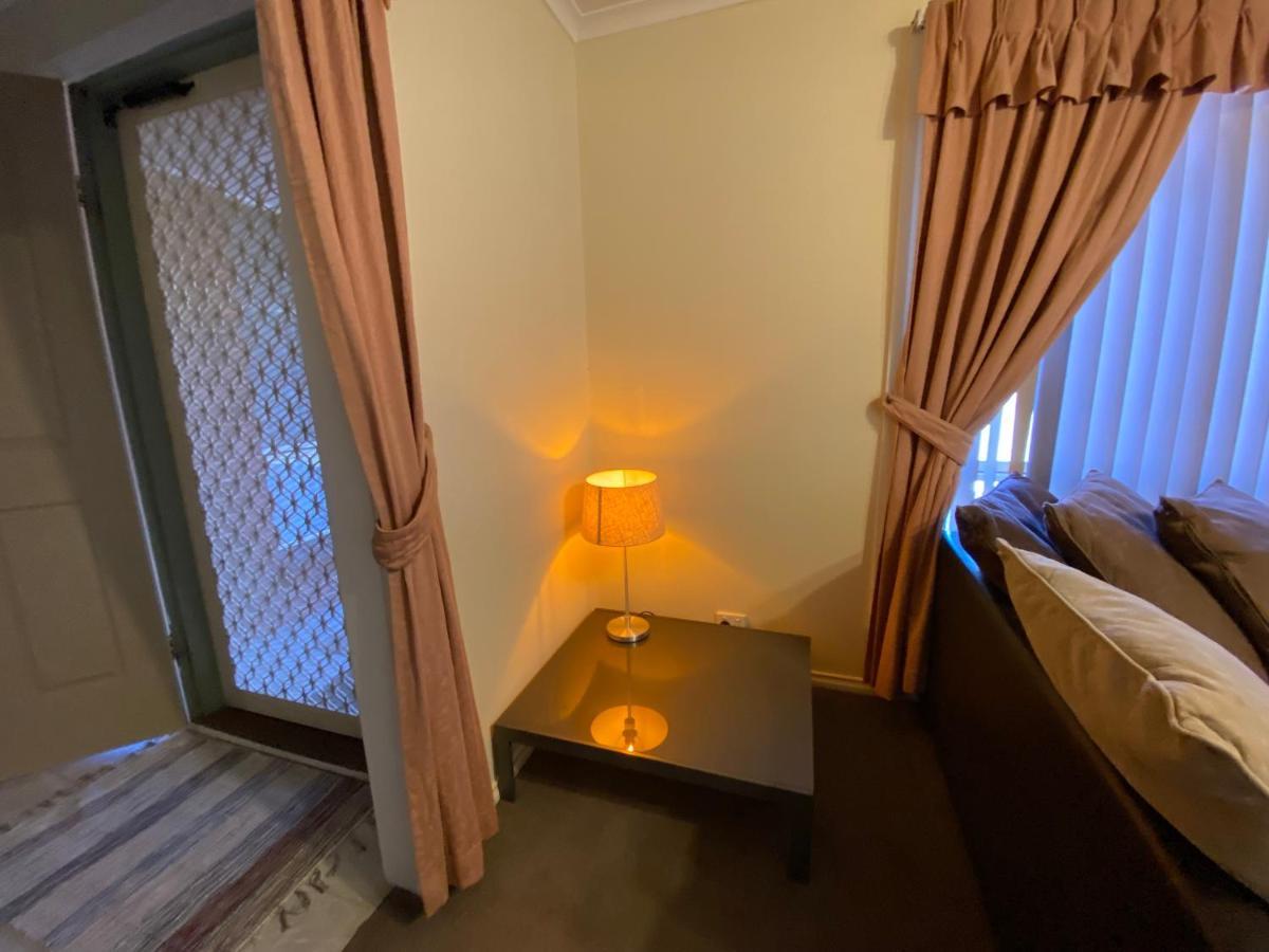 Holiday home 4 Beds-whole House-u2-9 Dennis Street-reservoir *